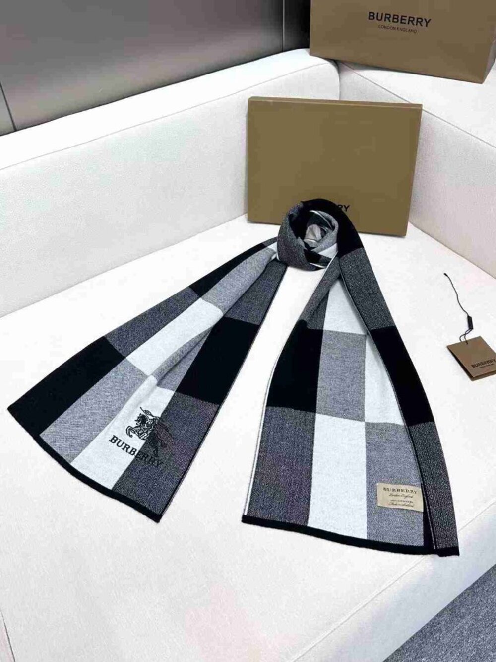 Unisex Burberry Black White Grey Plaid Cashmere Blend Scarf Designer Winter Wrap